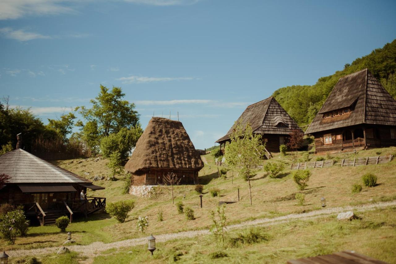 Raven'S Nest - The Hidden Village, Transylvania - Romania Sub Piatra Luaran gambar