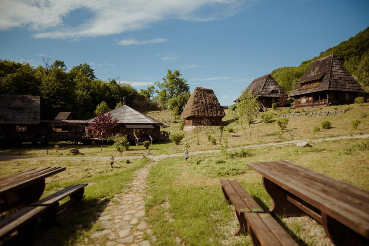 Raven'S Nest - The Hidden Village, Transylvania - Romania Sub Piatra Luaran gambar