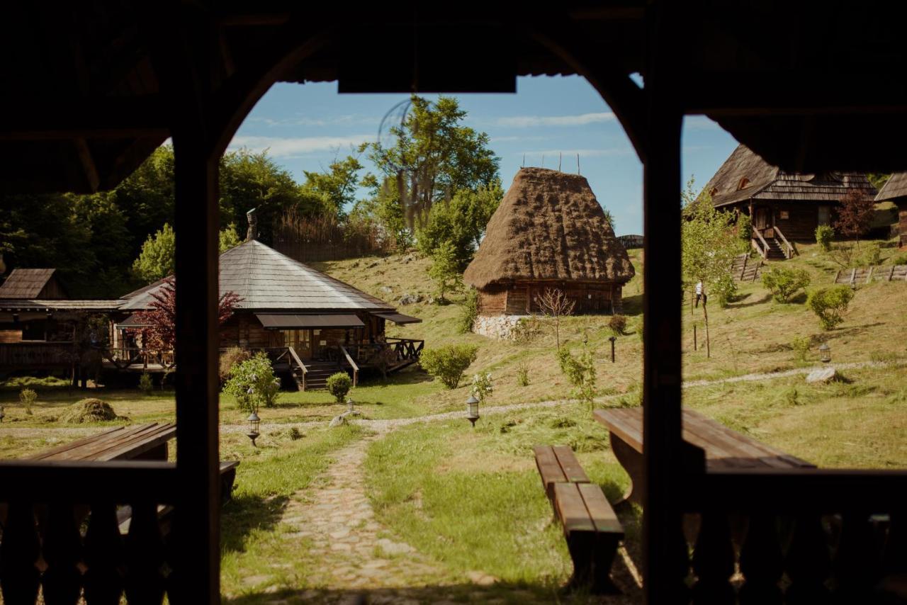 Raven'S Nest - The Hidden Village, Transylvania - Romania Sub Piatra Luaran gambar