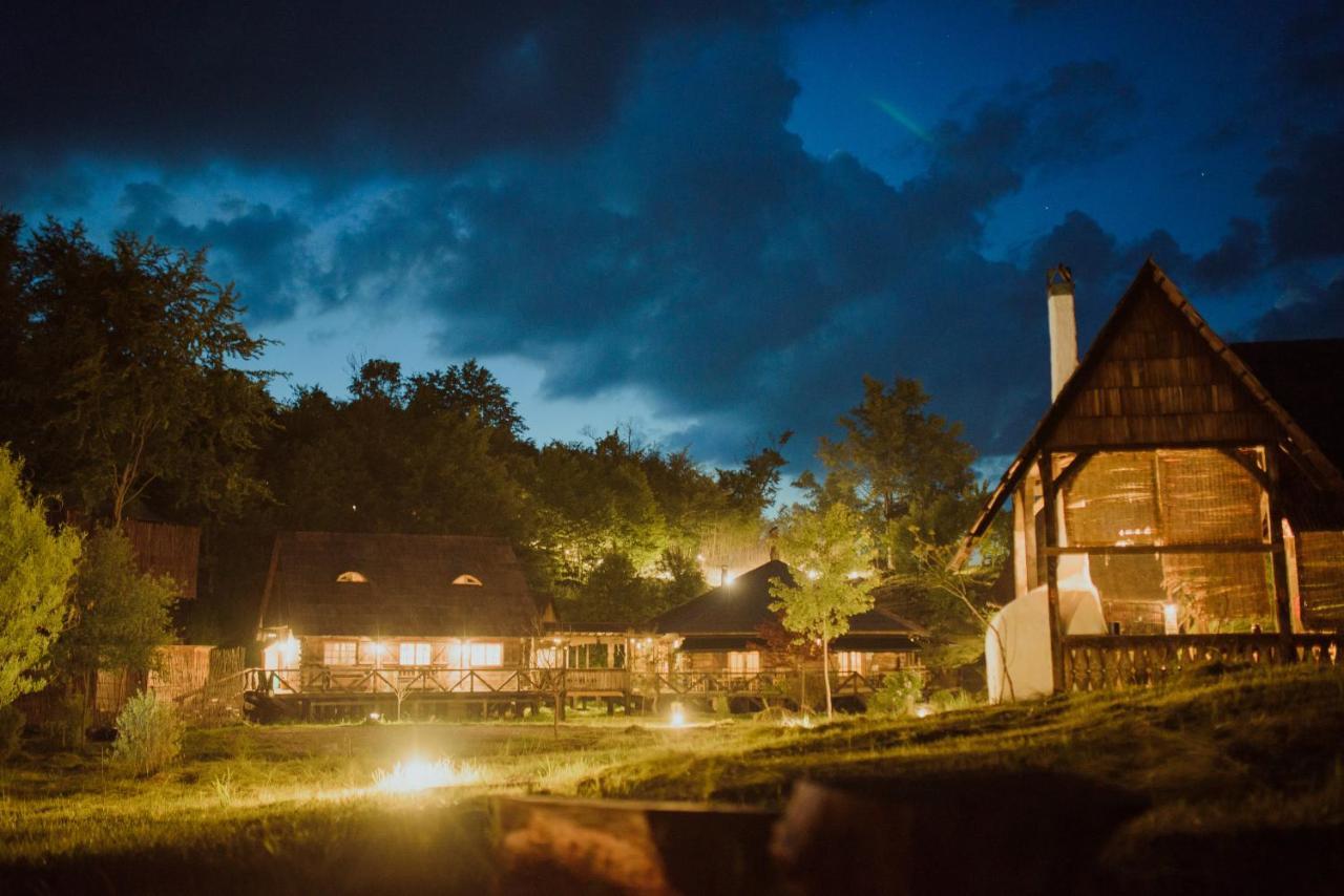 Raven'S Nest - The Hidden Village, Transylvania - Romania Sub Piatra Luaran gambar