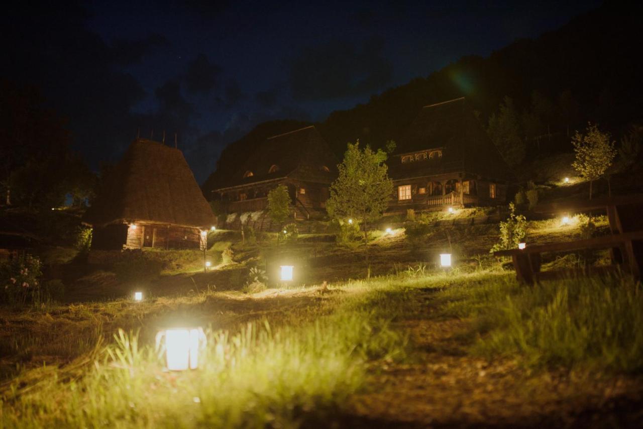 Raven'S Nest - The Hidden Village, Transylvania - Romania Sub Piatra Luaran gambar