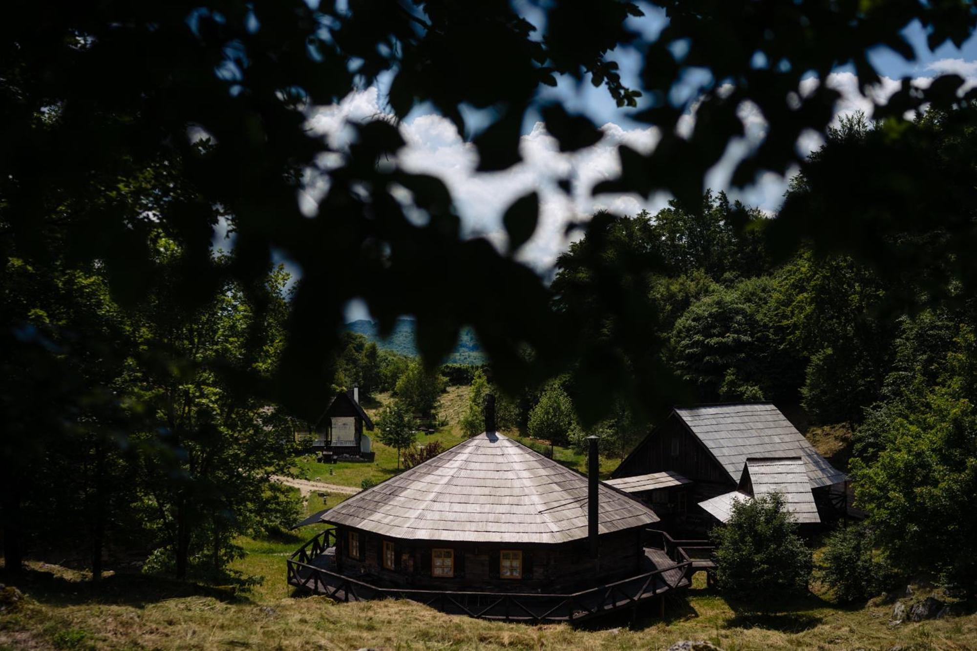 Raven'S Nest - The Hidden Village, Transylvania - Romania Sub Piatra Luaran gambar