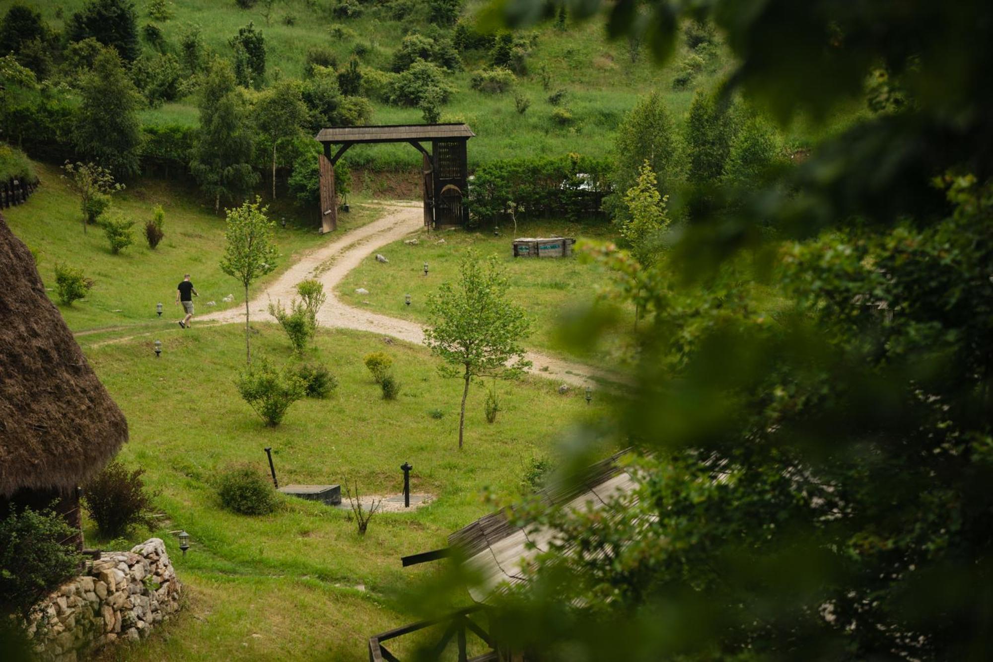 Raven'S Nest - The Hidden Village, Transylvania - Romania Sub Piatra Luaran gambar